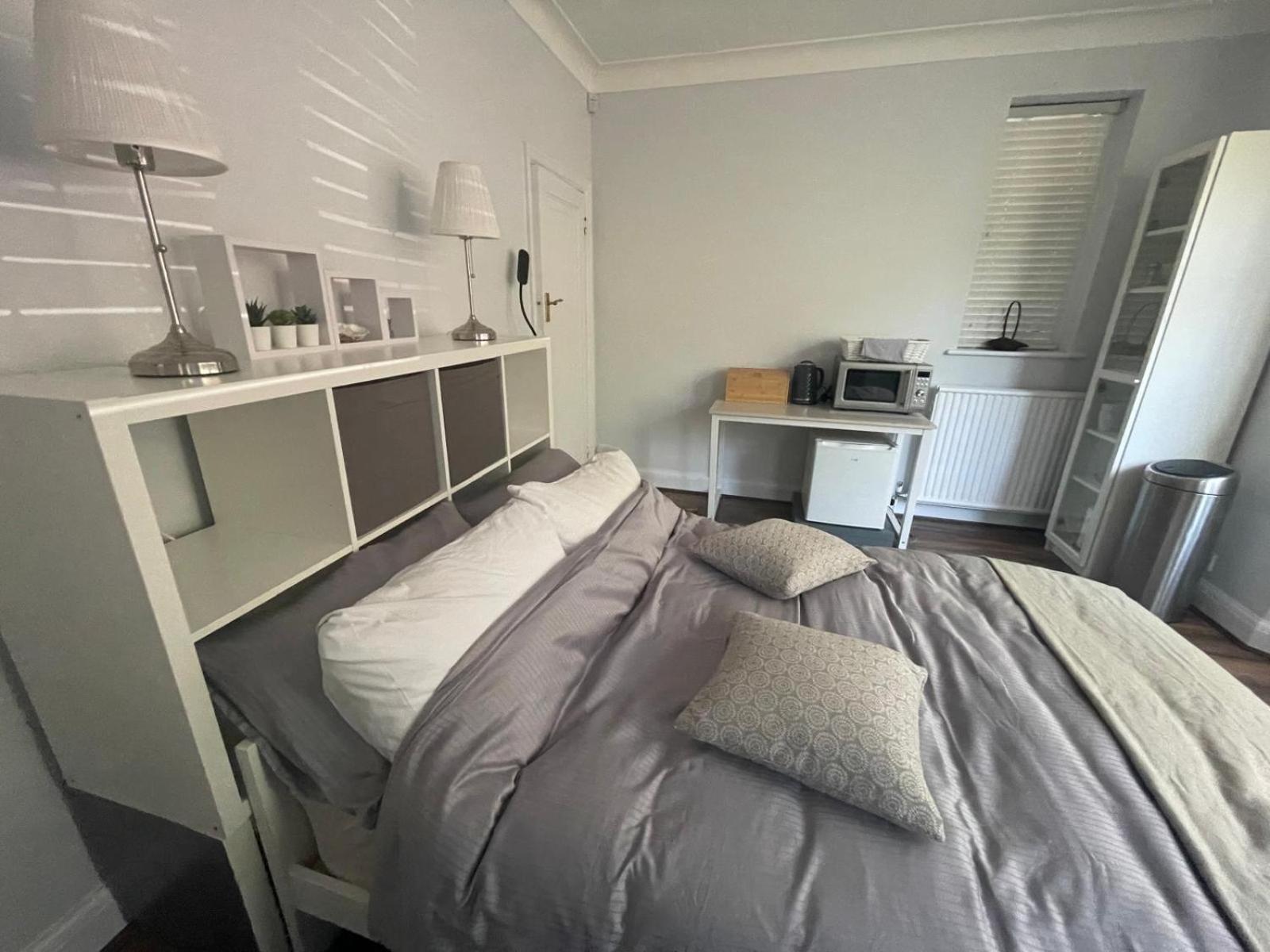 Spacious Double Studio-Style Room Орпингтън Екстериор снимка