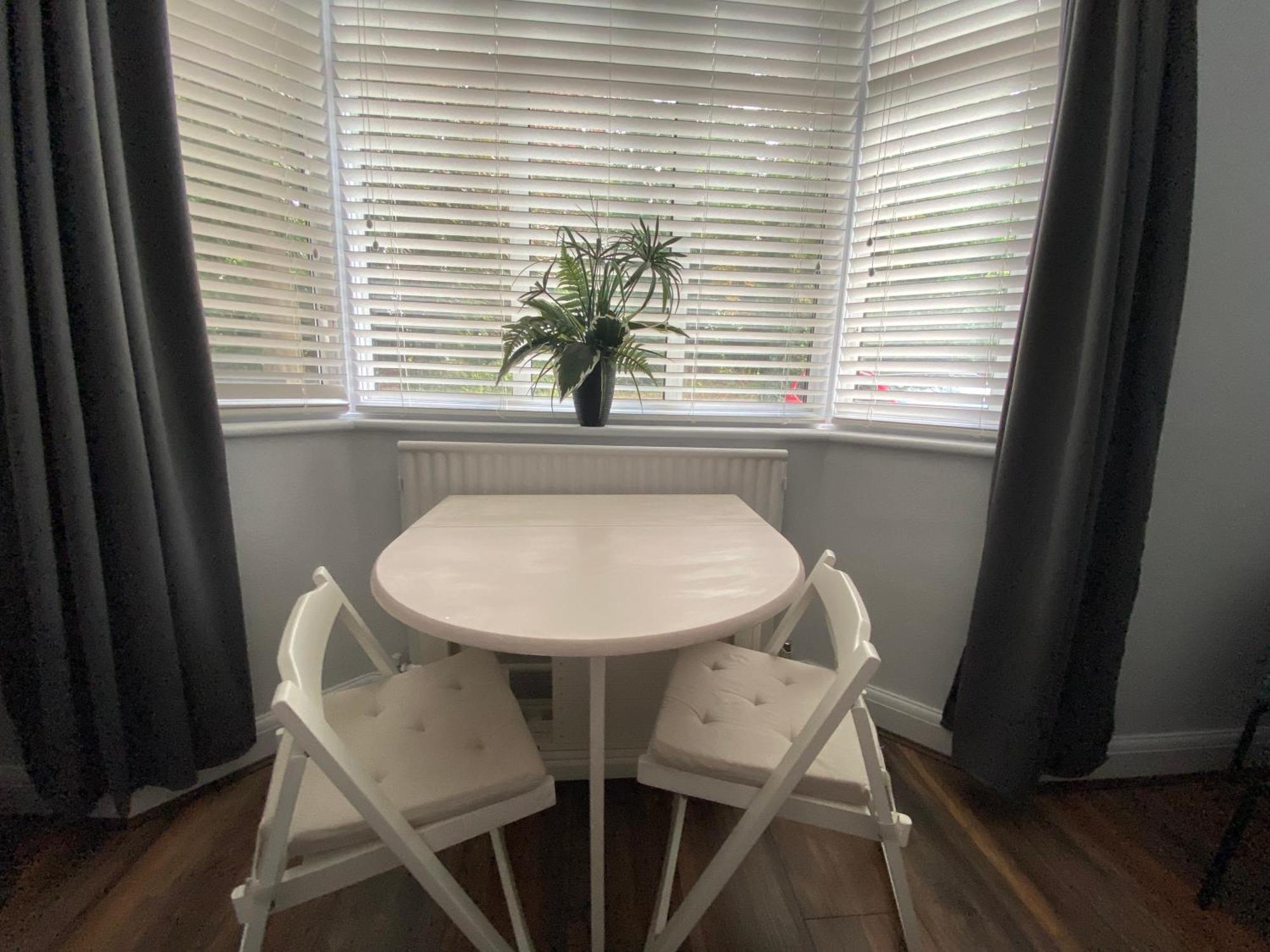 Spacious Double Studio-Style Room Орпингтън Екстериор снимка